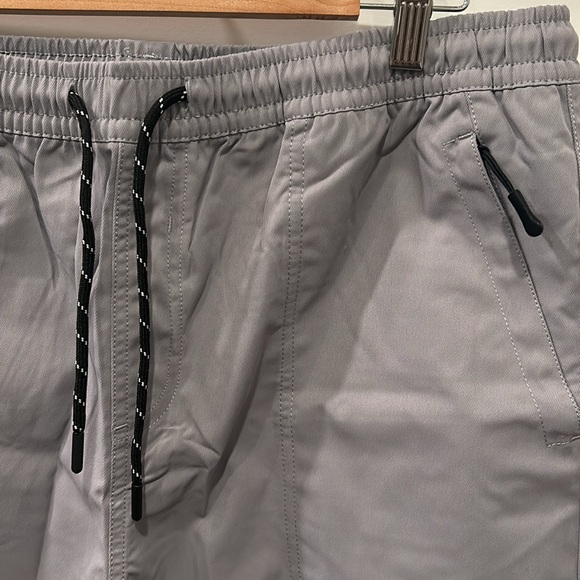 💛NWOT men’s stretch waist grey shorts - Picture 3 of 5